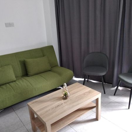 Ferienwohnung Cozy Place In The Heart Of Harbor Paphos Exterior foto