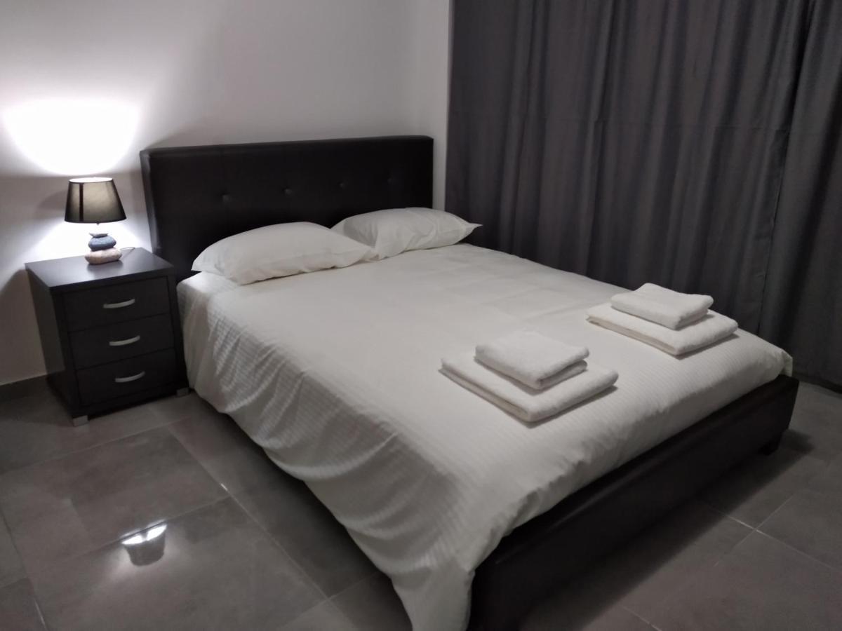 Ferienwohnung Cozy Place In The Heart Of Harbor Paphos Exterior foto