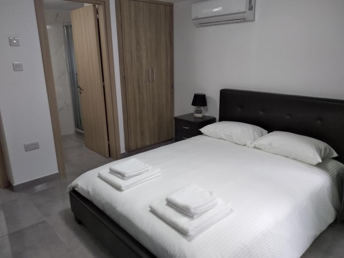 Ferienwohnung Cozy Place In The Heart Of Harbor Paphos Exterior foto