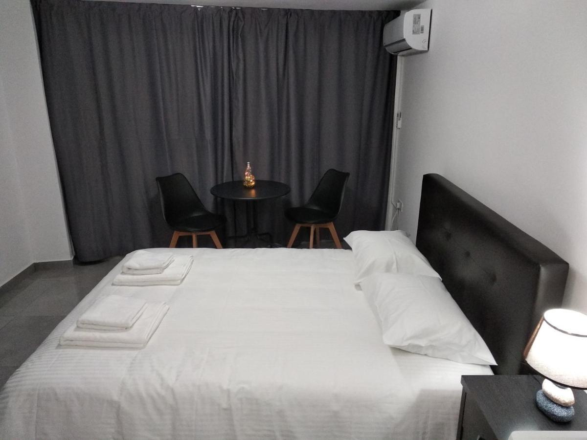 Ferienwohnung Cozy Place In The Heart Of Harbor Paphos Exterior foto