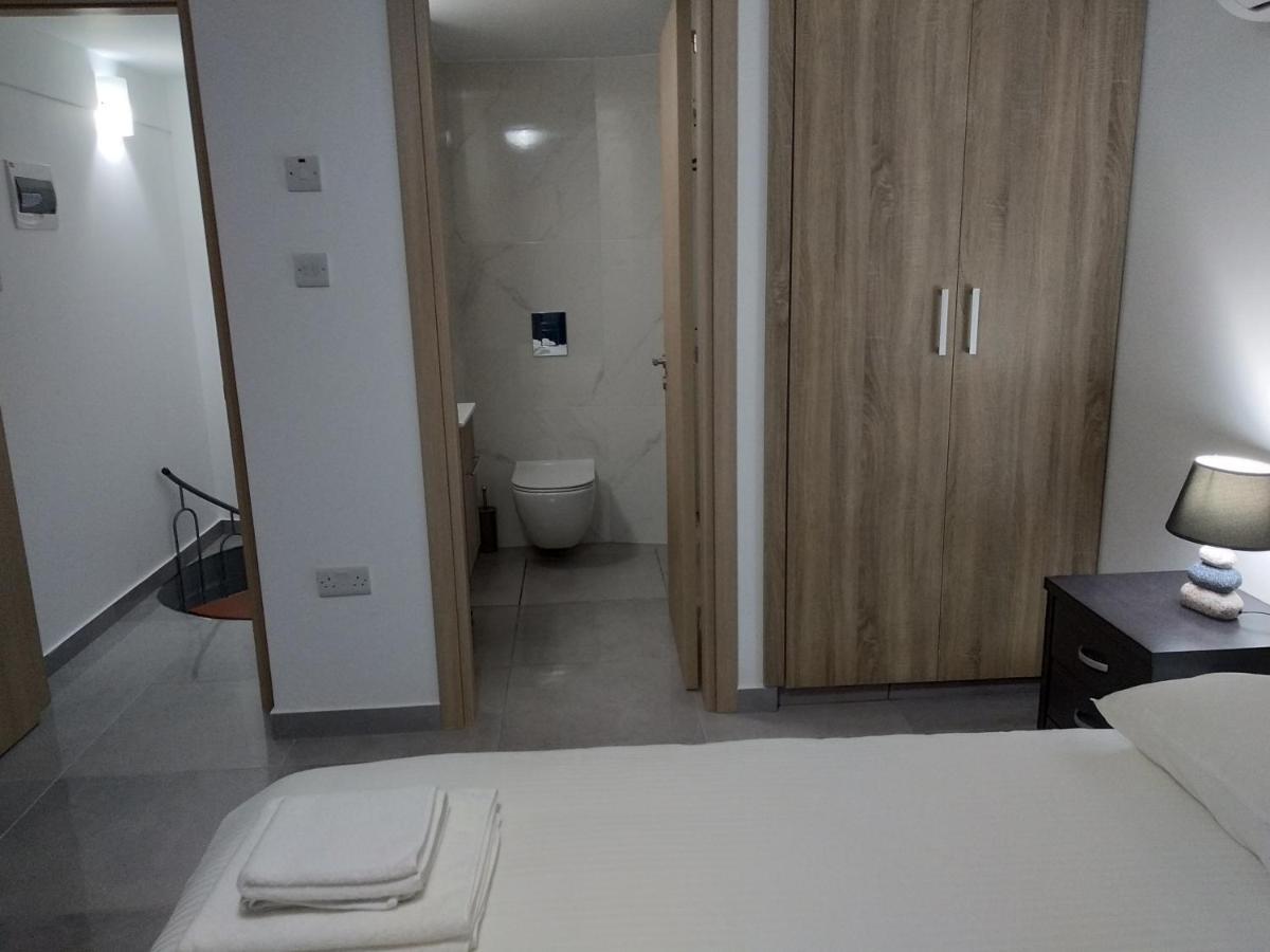 Ferienwohnung Cozy Place In The Heart Of Harbor Paphos Exterior foto