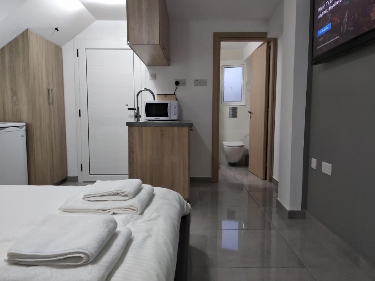 Ferienwohnung Cozy Place In The Heart Of Harbor Paphos Exterior foto