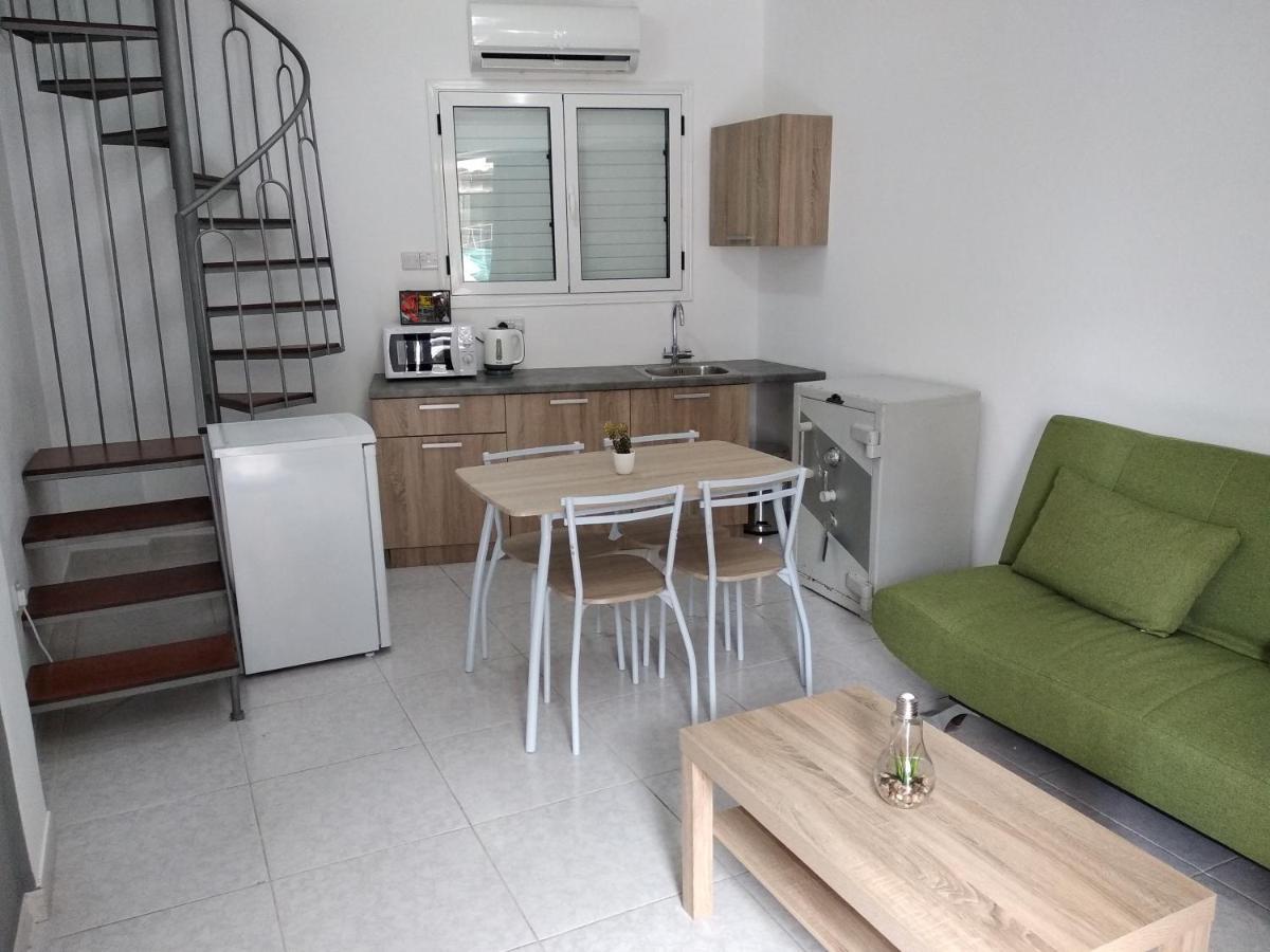 Ferienwohnung Cozy Place In The Heart Of Harbor Paphos Exterior foto